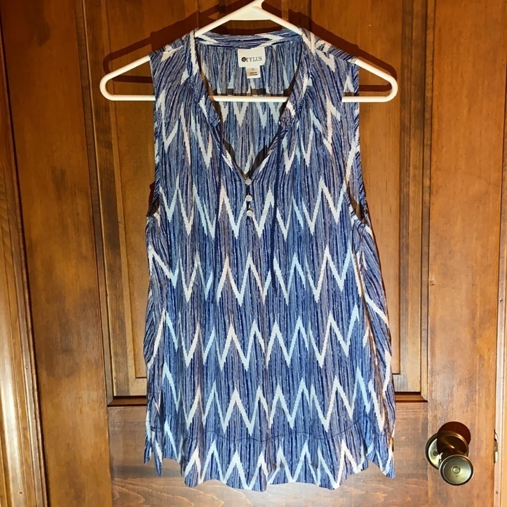 Stylus Sleeveless V Neck Top